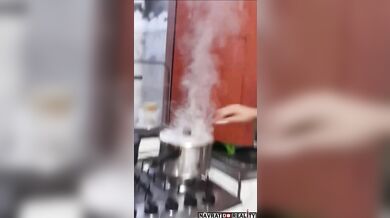 Špatný způsob, jak uhasit požár v kuchyni