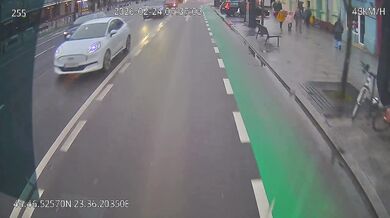 Autobus s žáky srazil sedmnáctiletého mladíka na koloběžce