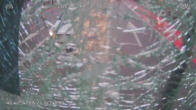 Autobus s žáky srazil sedmnáctiletého mladíka na koloběžce