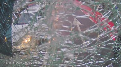 Autobus s žáky srazil sedmnáctiletého mladíka na koloběžce