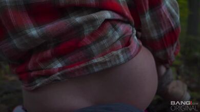 Pár natáčí v noci svůj sex v lese!