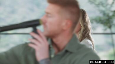 Blondýnka Addison Vodka hladová po BBC se nechala použít jako hračka