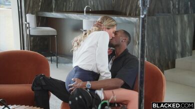 Blondýnka Addison Vodka hladová po BBC se nechala použít jako hračka