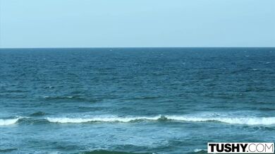 TUSHY - Ohromující Little Caprice má vášnivý anální sex