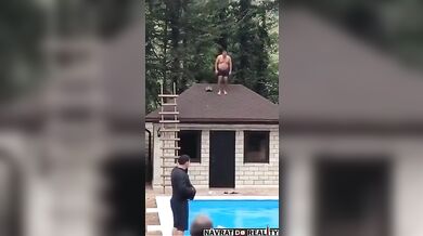 Bolestivý skok do bazénu