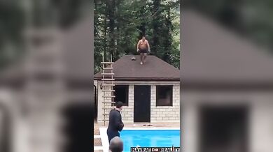 Bolestivý skok do bazénu