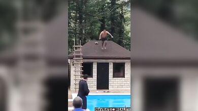 Bolestivý skok do bazénu