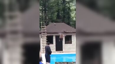 Bolestivý skok do bazénu