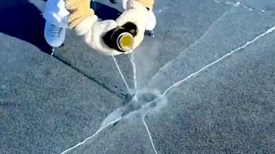 Proč zamrzlá jezera vydávají zvuky jako z akčního filmu?