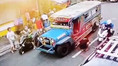 Chlapec přežil přejetí dvěma vozidly