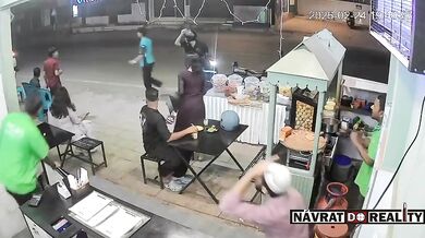 Sražení chlapce přebíhajícího silnici