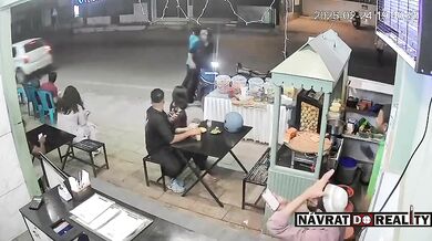 Sražení chlapce přebíhajícího silnici