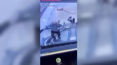 Skopnutí z eskalátoru #2