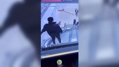 Skopnutí z eskalátoru #2