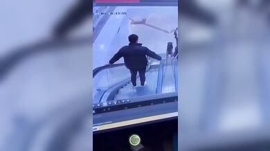 Skopnutí z eskalátoru #2