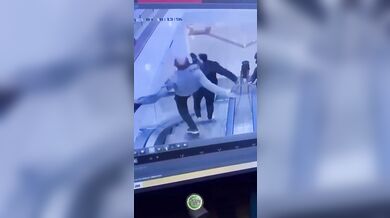 Skopnutí z eskalátoru #2