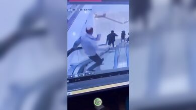 Skopnutí z eskalátoru #2