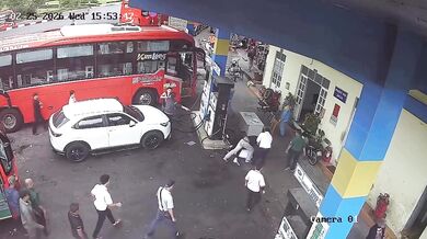 Opilý řidič v Da Latu po dopravní hádce úmyslně najel autem do davu u čerpací stanice a zranil sedm lidí