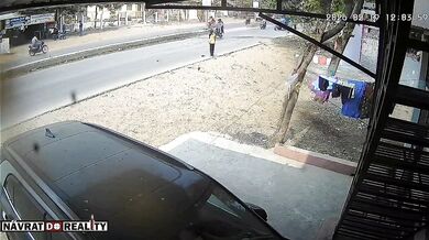 Rychle jedoucí auto srazilo jedenáctiletou dívku, její stav je kritický