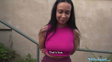 Public Agent - Ohne se pro tlustého ptáka venku v zahradní kůlně