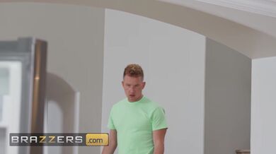 BRAZZERS - Penny Barber a Kell Fire ve svých tenisových outfitech zažehly lesbickou a trojitou zábavu