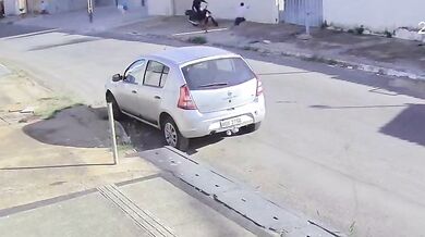 Motocyklista v Aparecidě de Goiânia srazil desetileté dítě na chodníku: Čelí obvinění z pokusu o vraždu