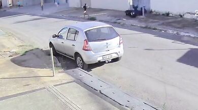 Motocyklista v Aparecidě de Goiânia srazil desetileté dítě na chodníku: Čelí obvinění z pokusu o vraždu