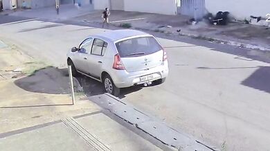 Motocyklista v Aparecidě de Goiânia srazil desetileté dítě na chodníku: Čelí obvinění z pokusu o vraždu