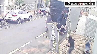 Pracovní nehoda #359 - Přimáčknutý