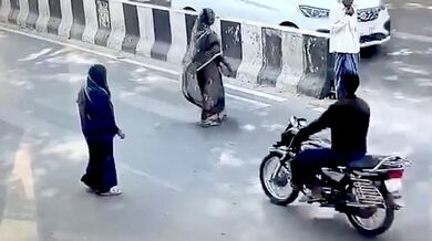 Vysoká rychlost motocyklu a srážka s chodkyní v Baitalpuru