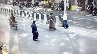 Vysoká rychlost motocyklu a srážka s chodkyní v Baitalpuru