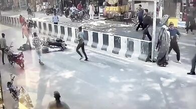 Vysoká rychlost motocyklu a srážka s chodkyní v Baitalpuru