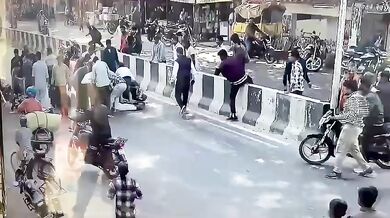 Vysoká rychlost motocyklu a srážka s chodkyní v Baitalpuru