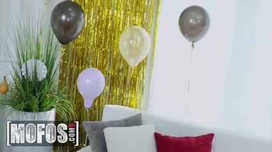 Prsaté krásky Payton Preslee a Alison Avery se dělí o Xanderův čurák ve všech polohách