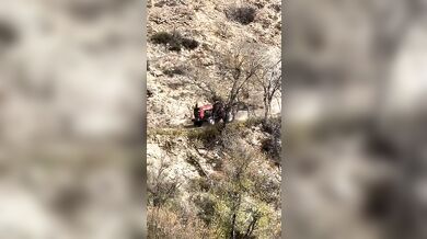 Nehoda traktoru skončila pádem do řeky bez zranění