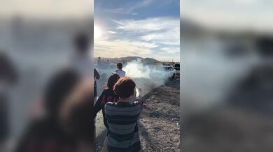 Srážka diváka během nelegálního driftování