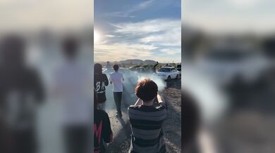 Srážka diváka během nelegálního driftování