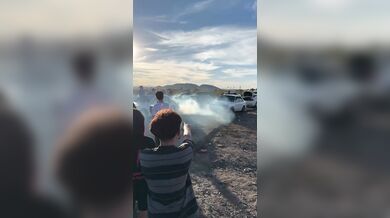 Srážka diváka během nelegálního driftování