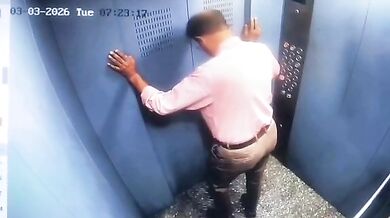 Nehoda ve výtahu v indickém Valsadu: Obyvatel budovy přežil pád se zraněními