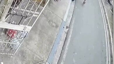 Splašený náklaďák usmrtil dělníka a posádka z místa utekla