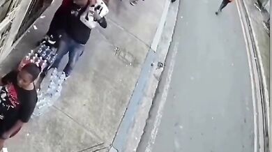 Splašený náklaďák usmrtil dělníka a posádka z místa utekla