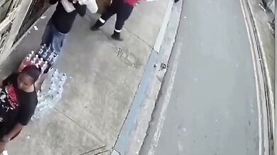 Splašený náklaďák usmrtil dělníka a posádka z místa utekla