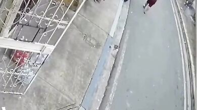 Splašený náklaďák usmrtil dělníka a posádka z místa utekla