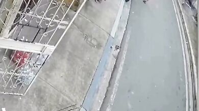 Splašený náklaďák usmrtil dělníka a posádka z místa utekla