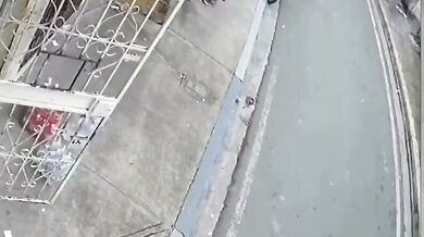 Splašený náklaďák usmrtil dělníka a posádka z místa utekla