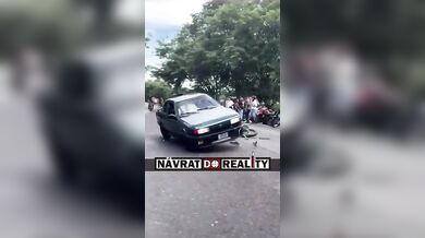 Brutální sražení muže na motorce při nepovedeném wheelie