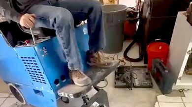 Stroj na odstranění dlaždic