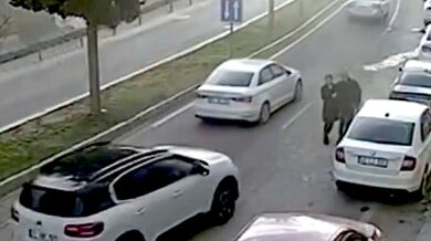 Auto srazilo učitelku přecházející silnici