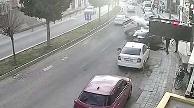 Auto srazilo učitelku přecházející silnici