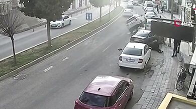 Auto srazilo učitelku přecházející silnici